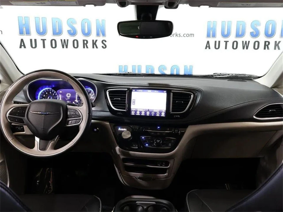 2020 Chrysler Town & Country - Image 22 of 31