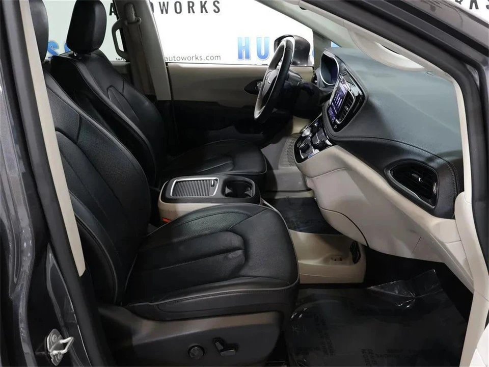 2020 Chrysler Town & Country - Image 30 of 31