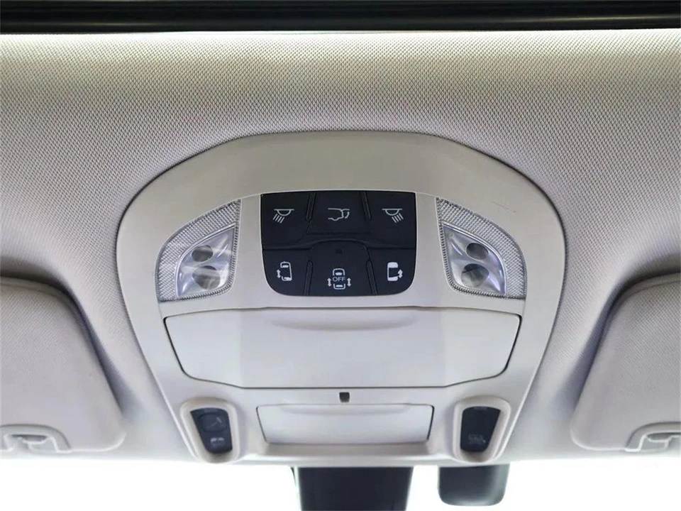 2020 Chrysler Town & Country - Image 24 of 31