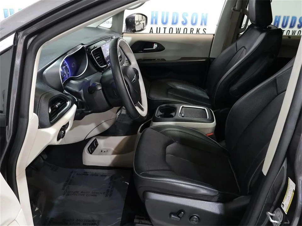 2020 Chrysler Town & Country - Image 14 of 31