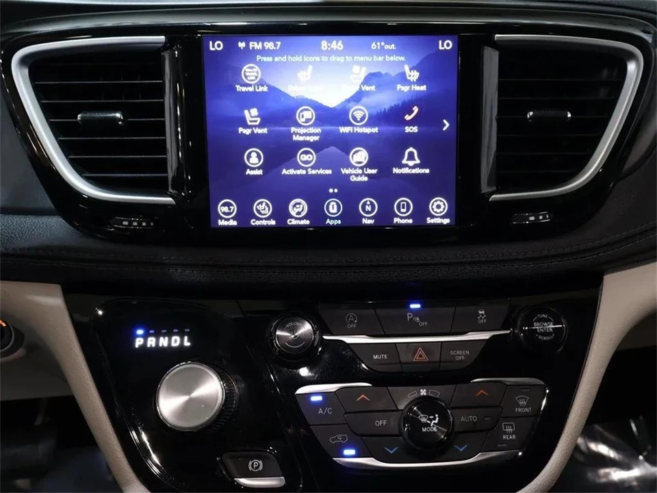 2020 Chrysler Town & Country - Image 18 of 31