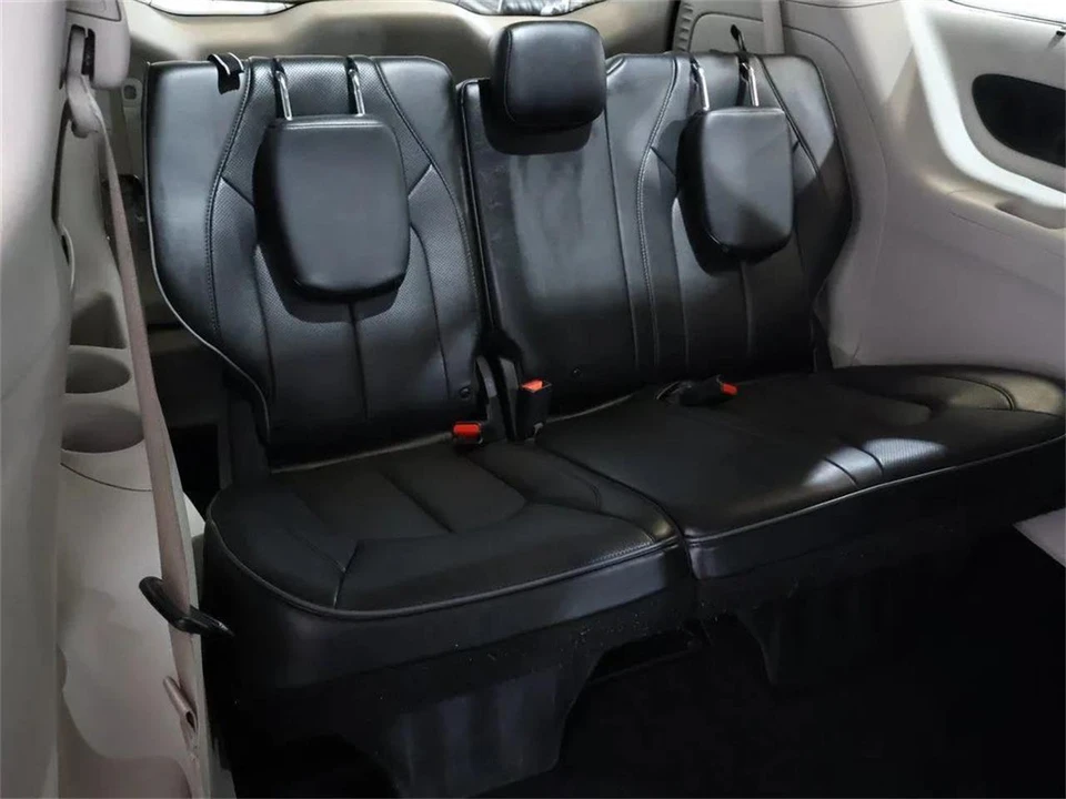 2020 Chrysler Town & Country - Image 28 of 31
