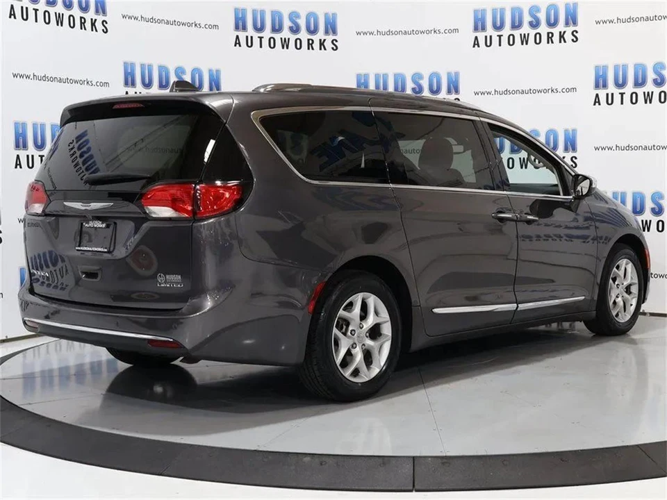 2020 Chrysler Town & Country - Image 6 of 31