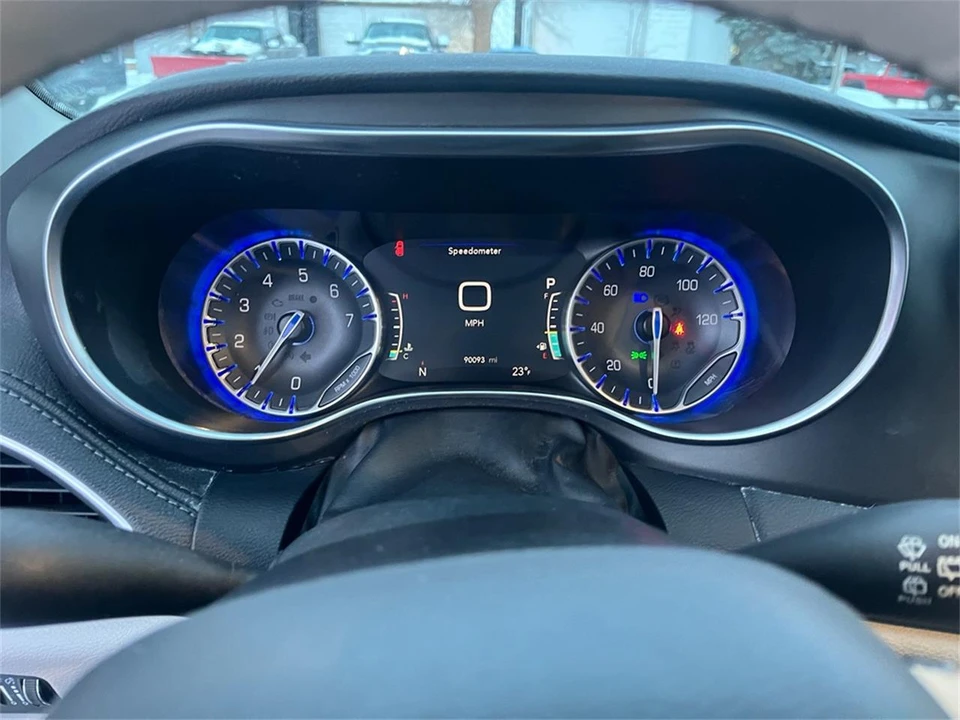2020 Chrysler Town & Country - Image 21 of 31