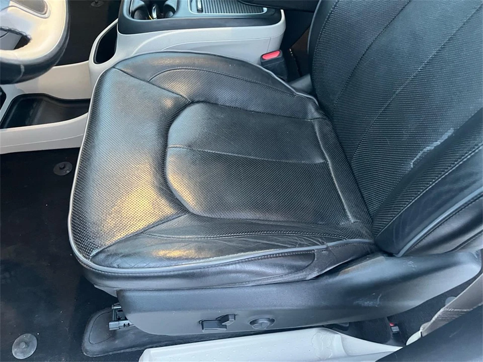 2020 Chrysler Town & Country - Image 18 of 31