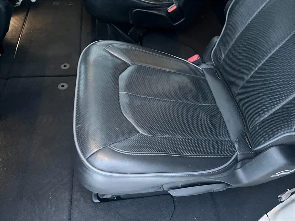 2020 Chrysler Town & Country - Image 29 of 31