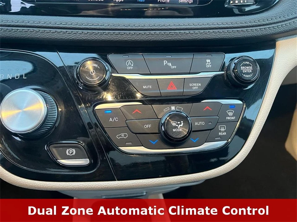 2020 Chrysler Town & Country - Image 24 of 31