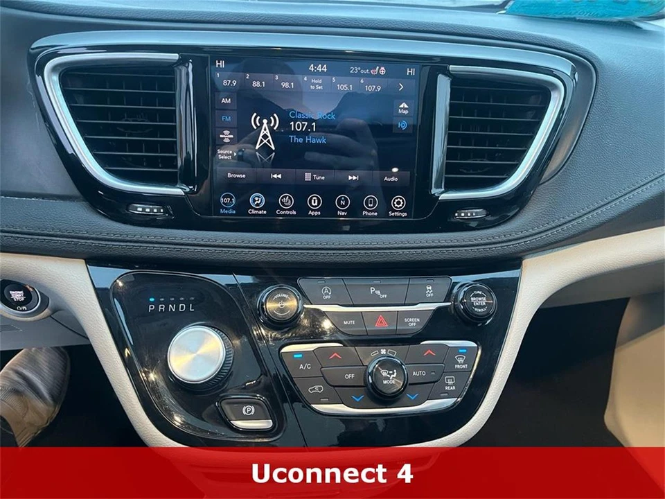 2020 Chrysler Town & Country - Image 23 of 31