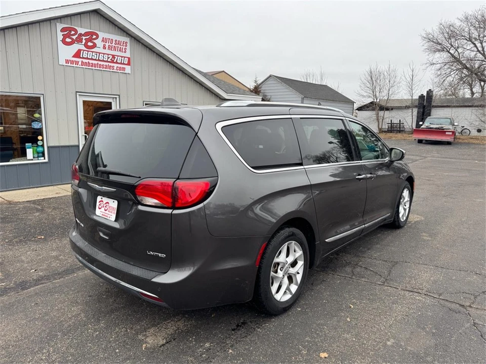 2020 Chrysler Town & Country - Image 13 of 31