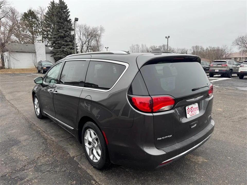2020 Chrysler Town & Country - Image 9 of 31