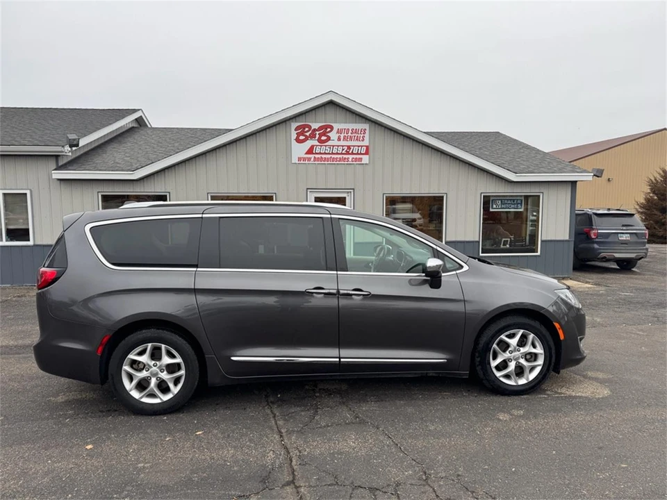2020 Chrysler Town & Country - Image 14 of 31