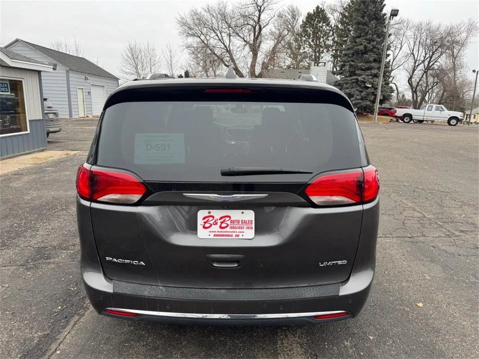 2020 Chrysler Town & Country - Image 11 of 31