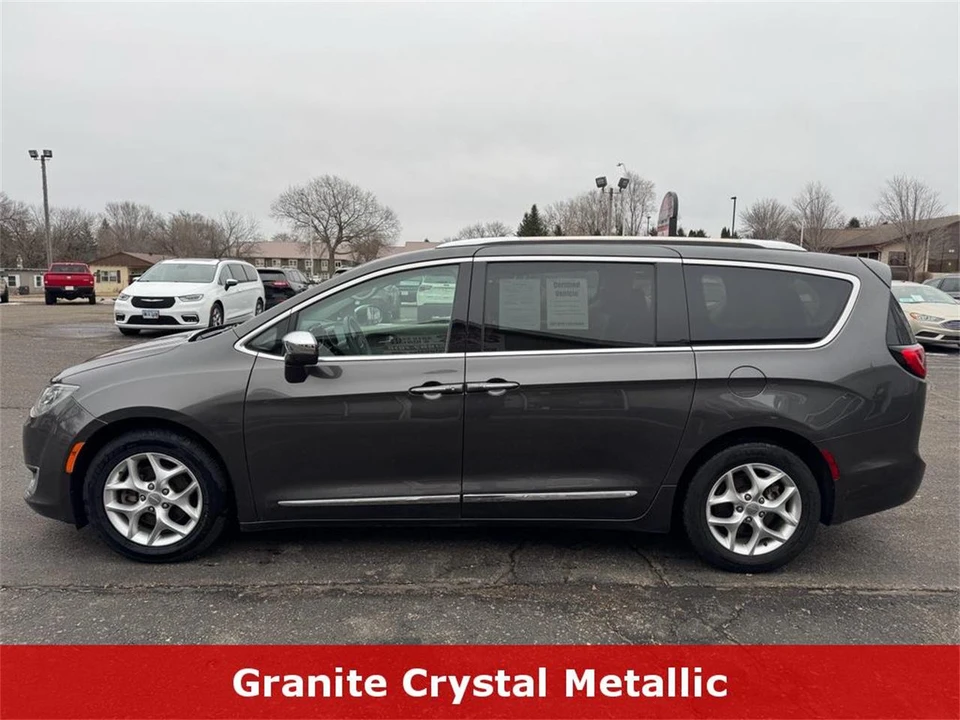 2020 Chrysler Town & Country - Image 7 of 31