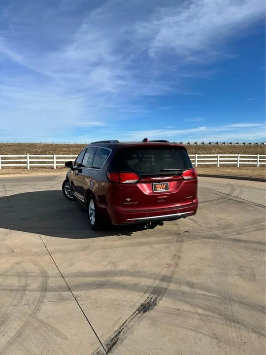 2020 Chrysler - Image 5 of 9