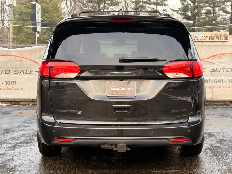 2020 Chrysler - Image 10 of 12