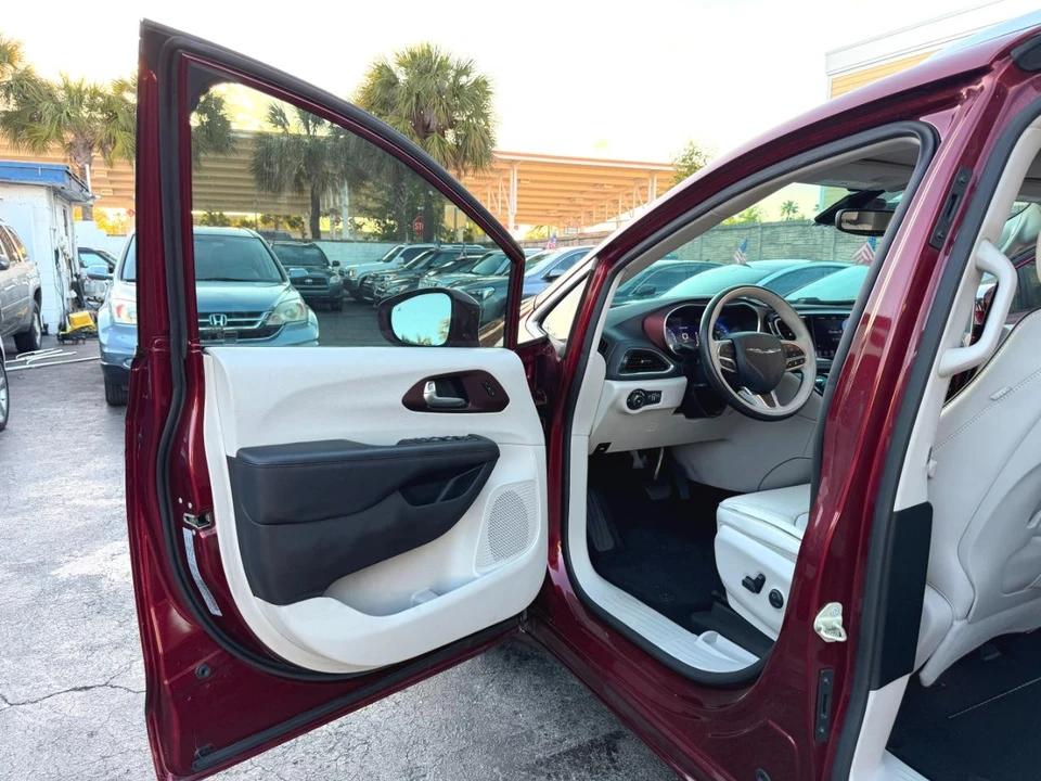 2020 Chrysler - Image 20 of 21