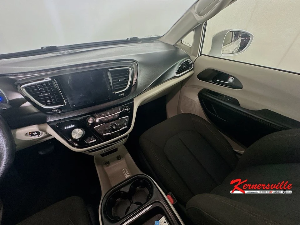 2020 Chrysler - Image 11 of 21