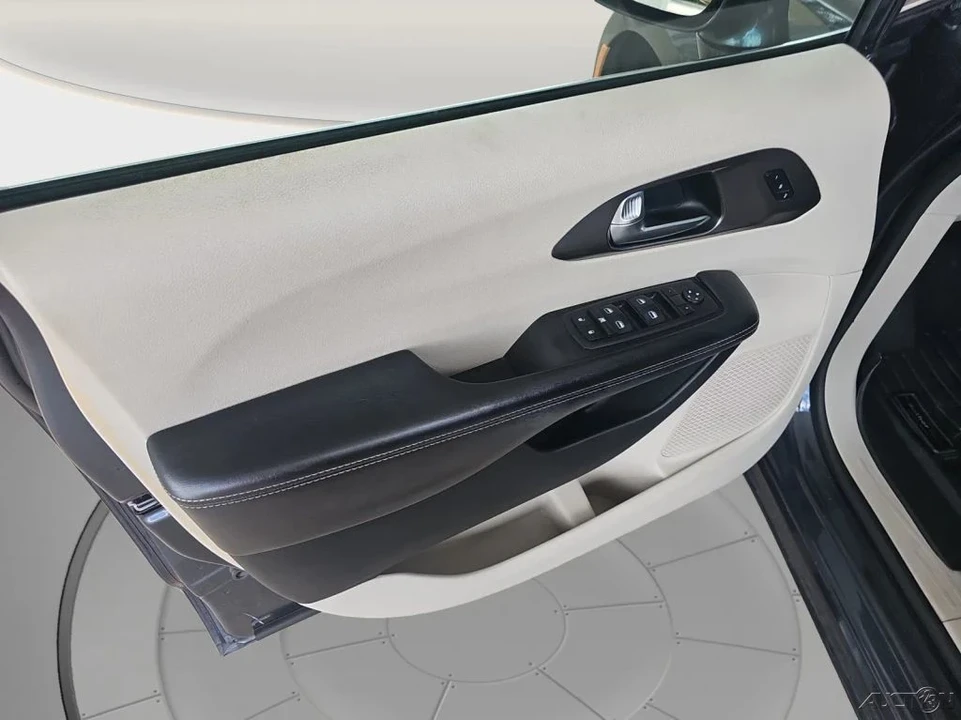 2020 Chrysler - Image 13 of 21