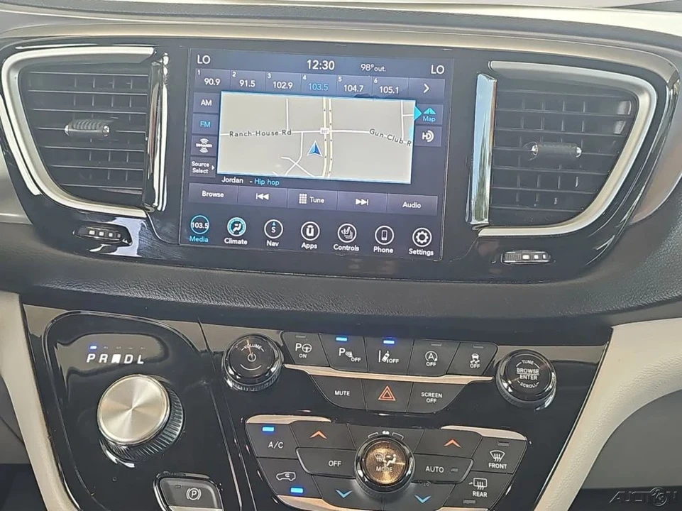 2020 Chrysler - Image 17 of 21