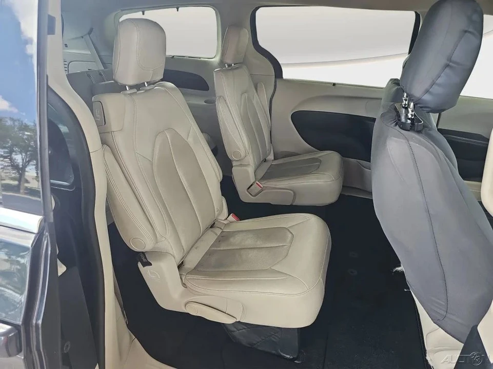 2020 Chrysler - Image 20 of 21