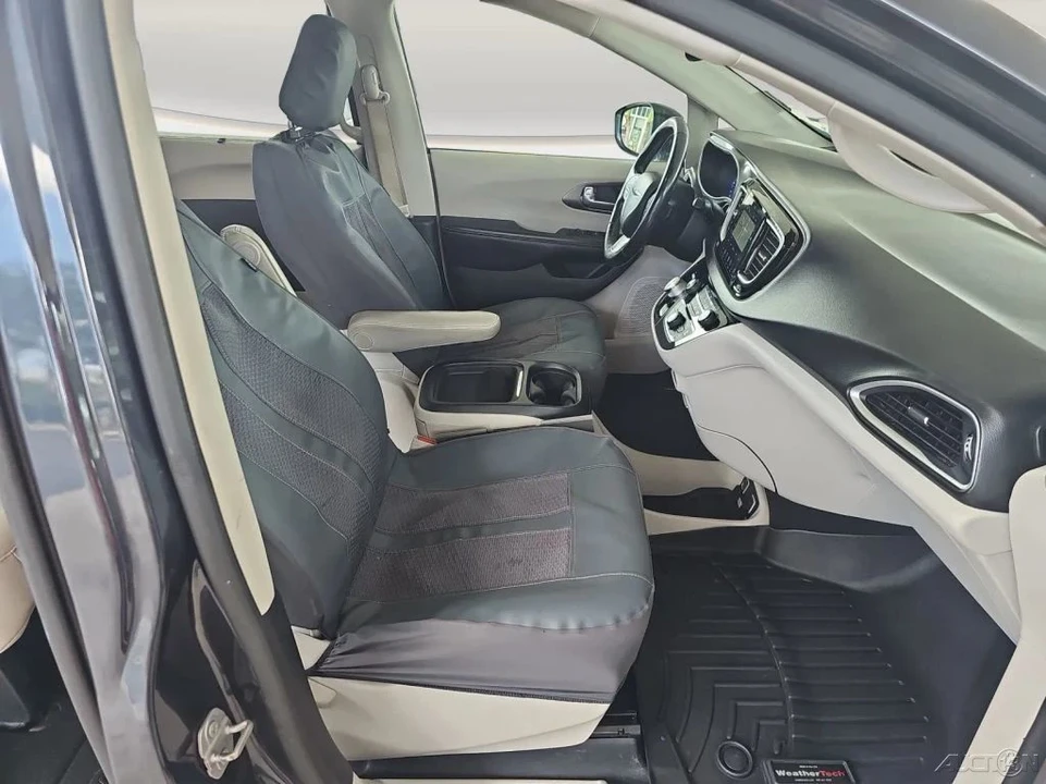 2020 Chrysler - Image 19 of 21
