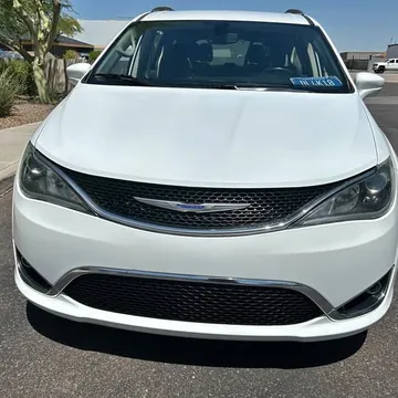 2020 Chrysler Pacifica Touring L Minivan 4D