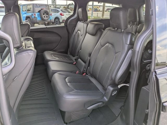 2020 Chrysler - Image 11 of 21