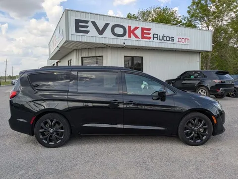 2020 Chrysler Pacifica Touring L Plus 35th Anniversary Edition