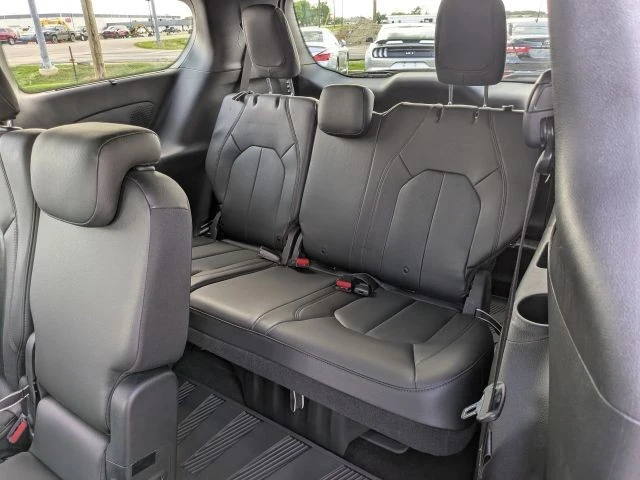 2020 Chrysler - Image 17 of 21
