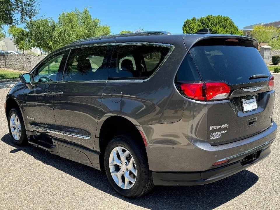 2020 Chrysler - Image 12 of 15