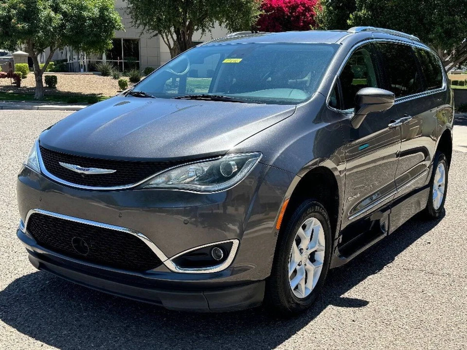 2020 Chrysler - Image 13 of 15