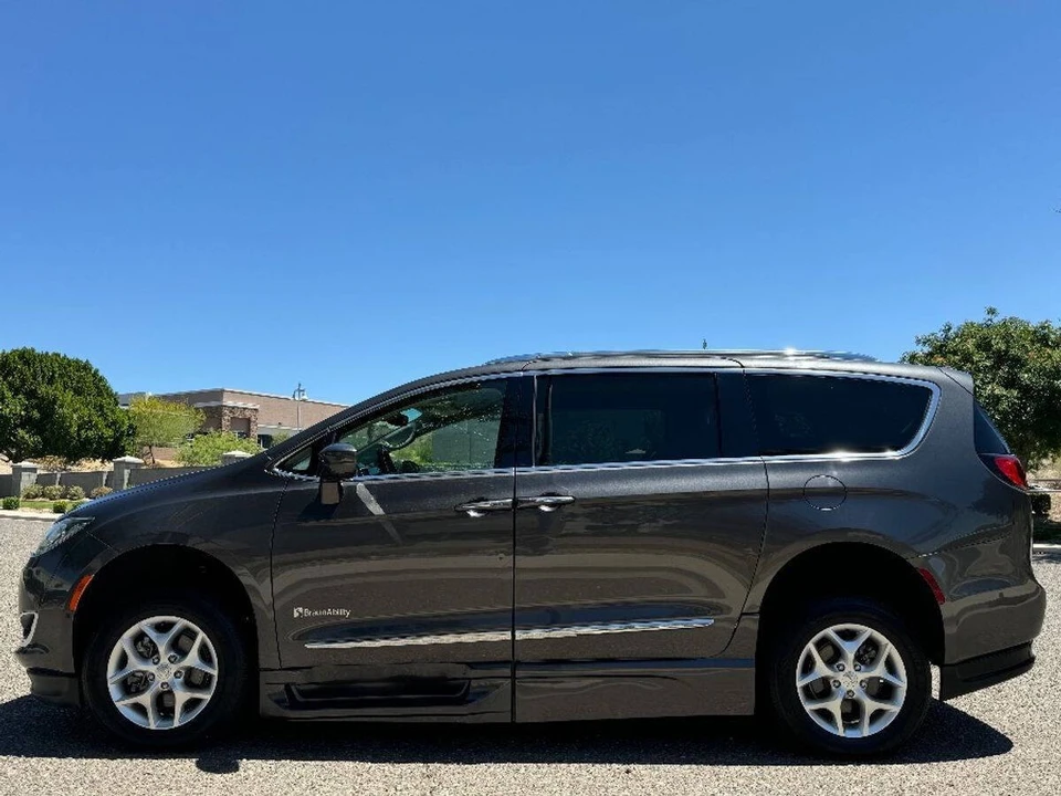 2020 Chrysler - Image 11 of 15
