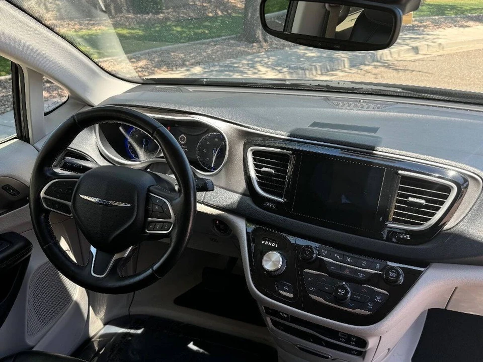 2020 Chrysler - Image 4 of 15