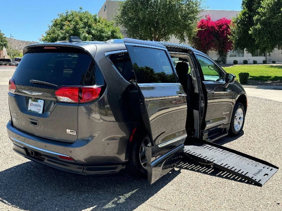 2020 Chrysler - Image 2 of 15