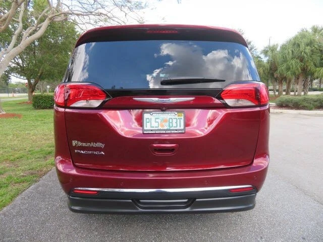 2020 Chrysler - Image 18 of 21