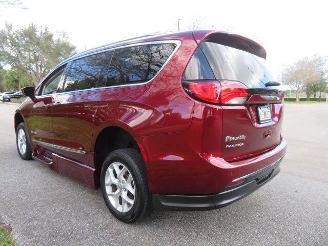 2020 Chrysler - Image 17 of 21