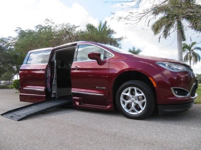 2020 Chrysler - Image 2 of 12