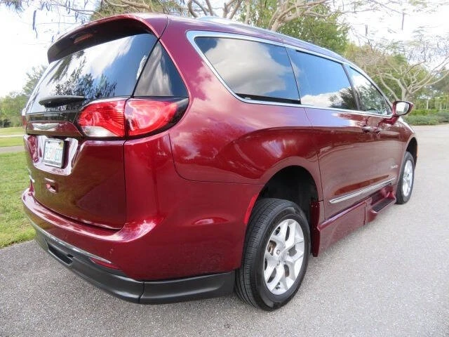 2020 Chrysler - Image 19 of 21