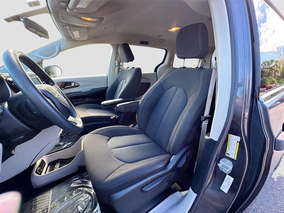 2020 Chrysler - Image 17 of 21