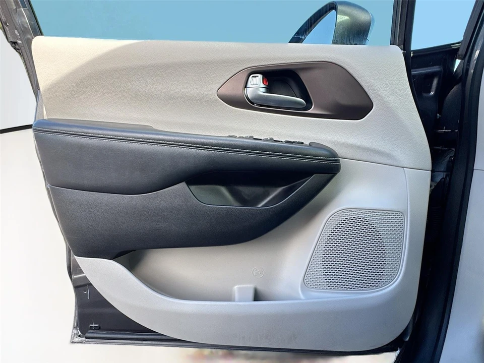 2020 Chrysler - Image 15 of 21