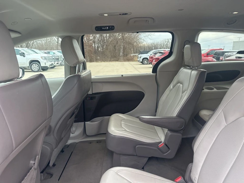 2020 Chrysler - Image 10 of 12