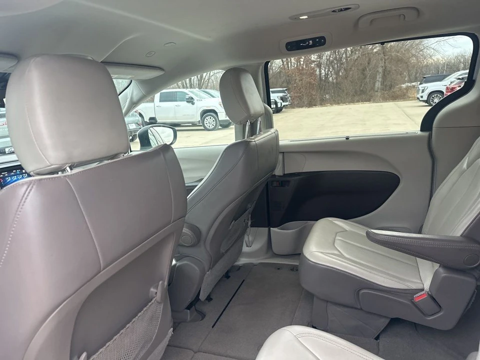 2020 Chrysler - Image 11 of 12