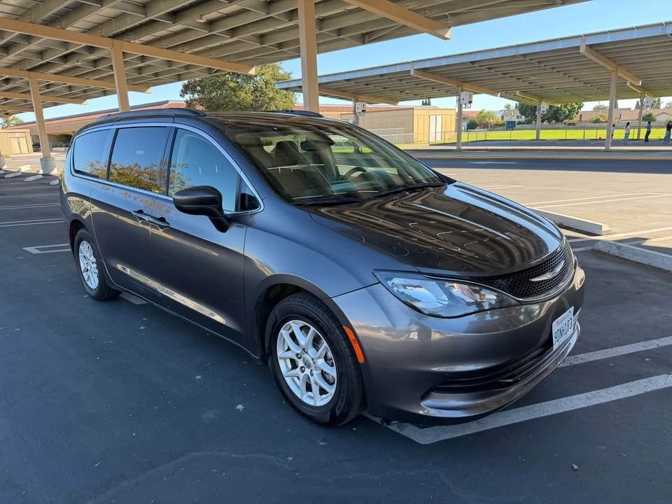 2020 Chrysler - Image 2 of 18