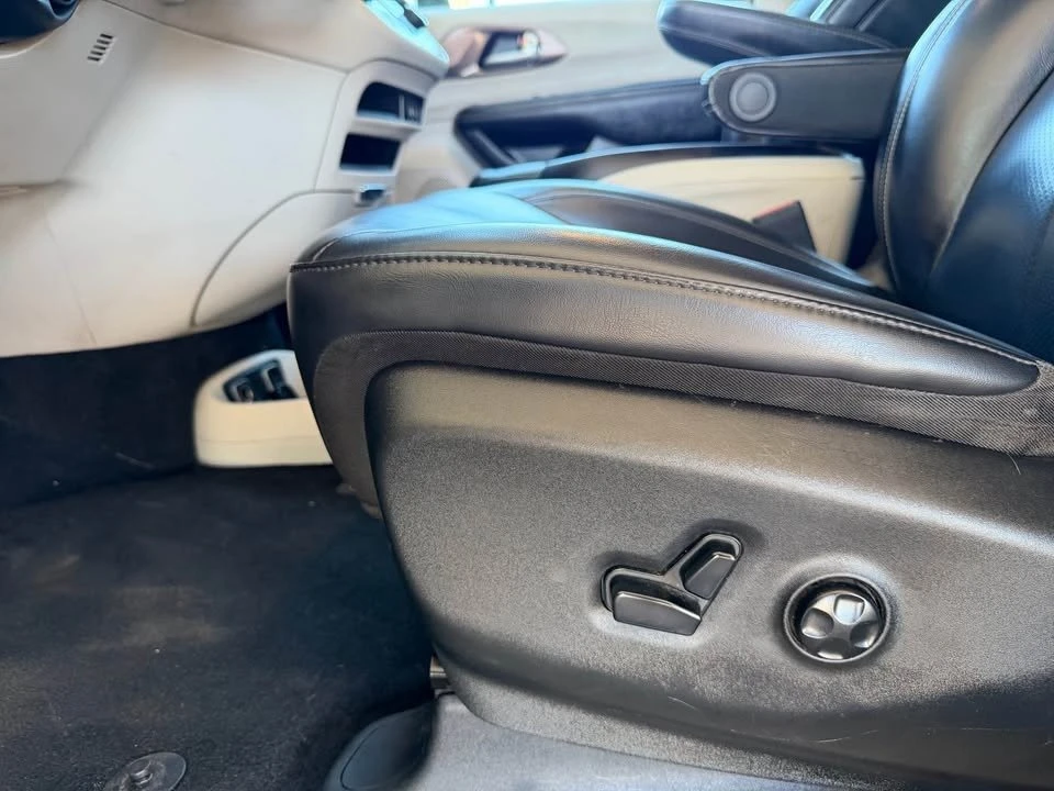 2020 Chrysler - Image 5 of 18