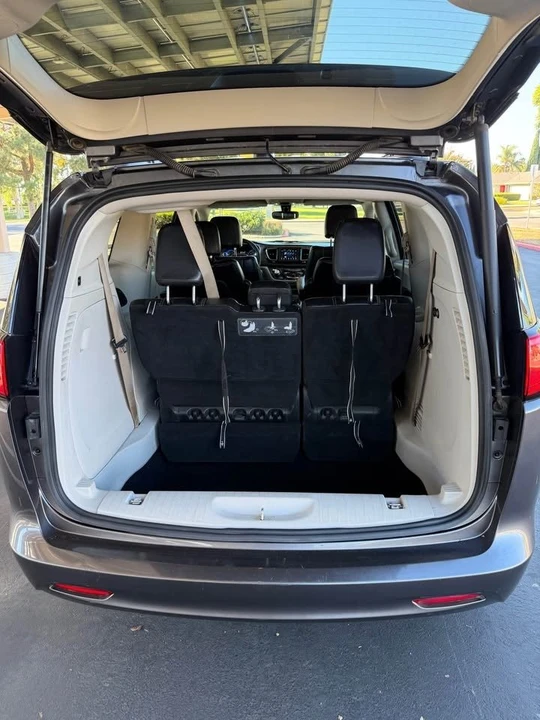 2020 Chrysler - Image 17 of 18