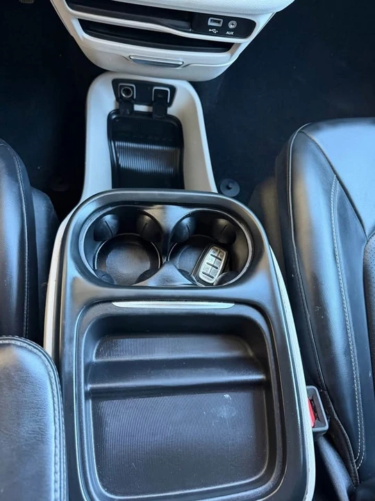 2020 Chrysler - Image 13 of 18