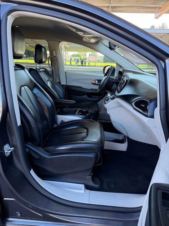 2020 Chrysler - Image 10 of 18