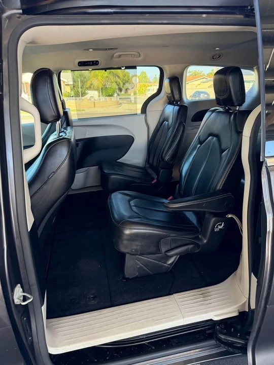 2020 Chrysler - Image 11 of 18