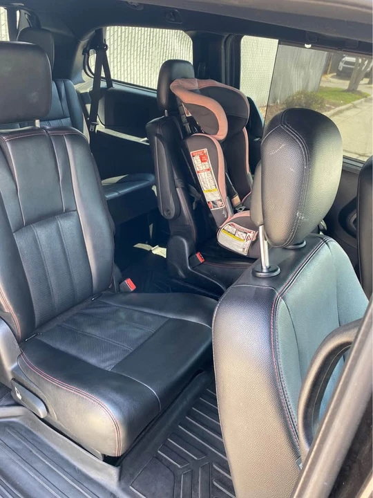 2020 Dodge Caravan - Image 5 of 6