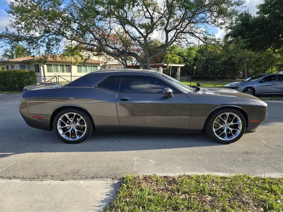 2020 Dodge Challenger 3rd Gen - Image 9 of 10
